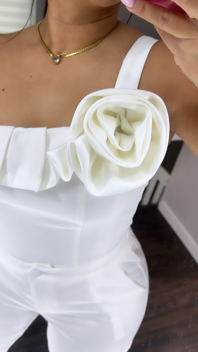 White 3D Rose Set