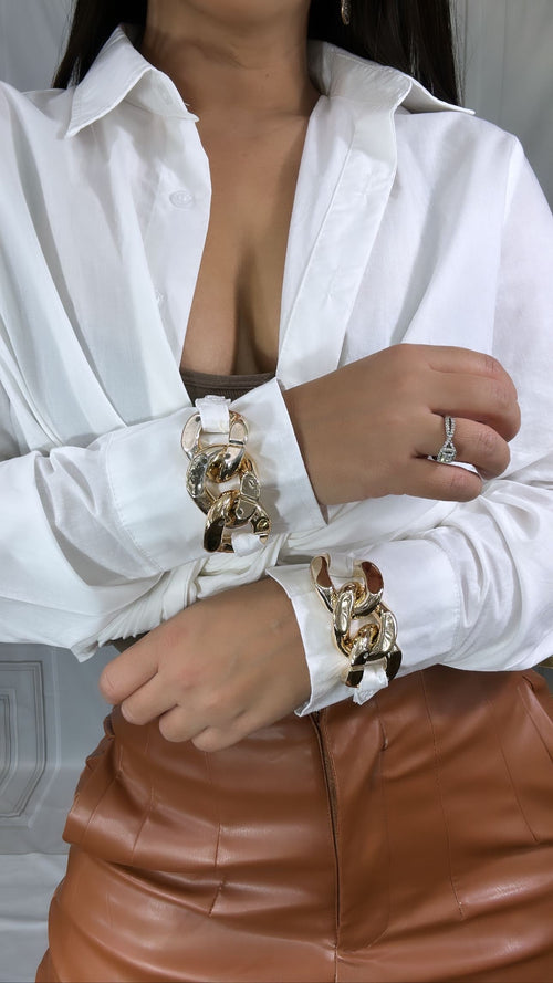 Shirt with bracelet